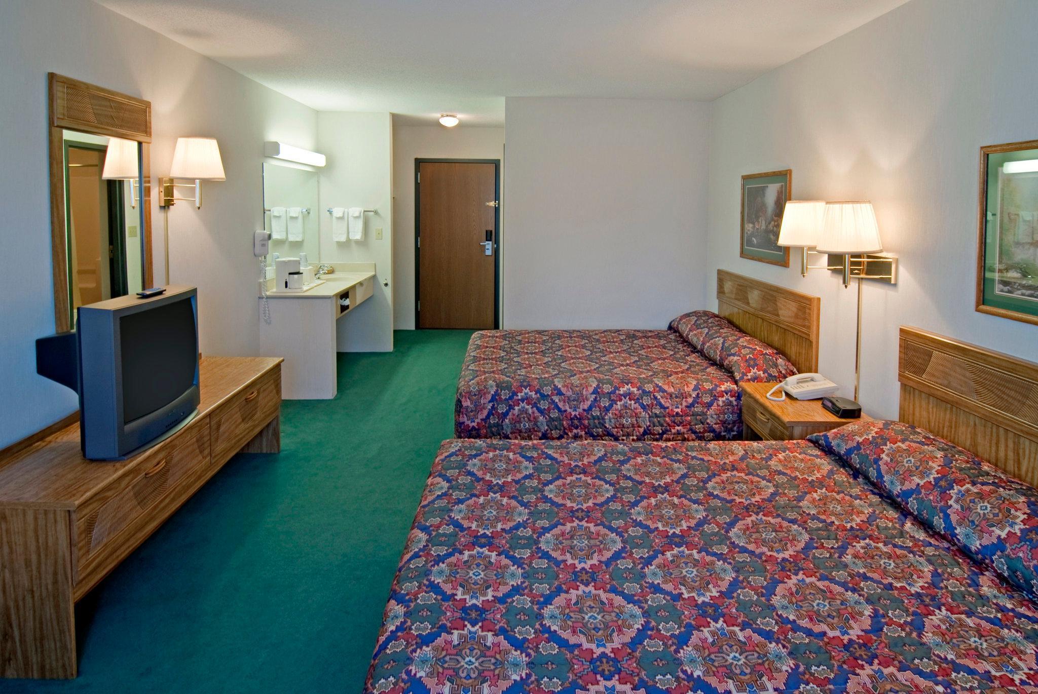 Americas Best Value Inn & Suites - Tahquamenon Country Newberry Room photo
